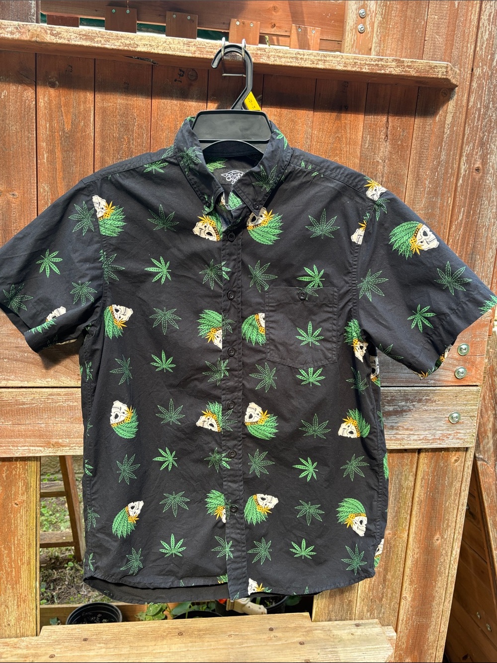 Eighty Eight Black Short-Sleeve Button-Down Shirt with Green Leaf & Skull Print